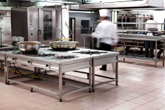 kitchen-with-cook_1363009748_1386331507